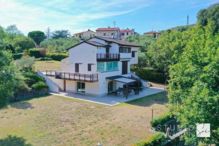 Casa con 6 locali in vendita in Via del Corso, Lamporecchio