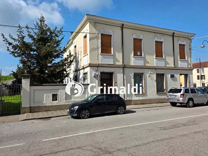 Appartamento con 8 locali in vendita in Via Roma, Occhiobello