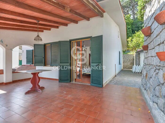Appartamento quadrilocale in vendita in Via della Costa, Campo Nell'Elba