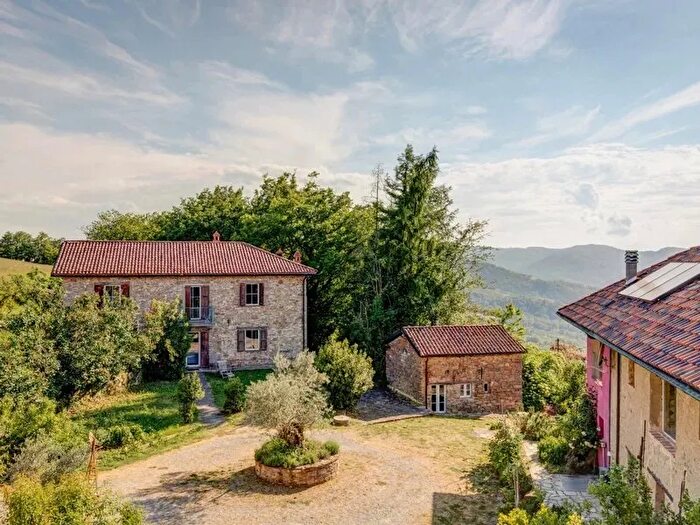 Casa con 6 locali in vendita in Cortemilia