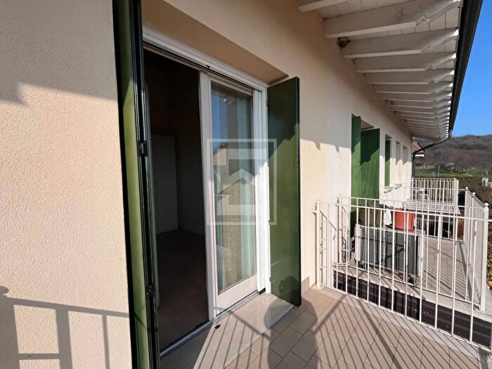 Casa quadrilocale in vendita in Via Cuccagna, Lonato