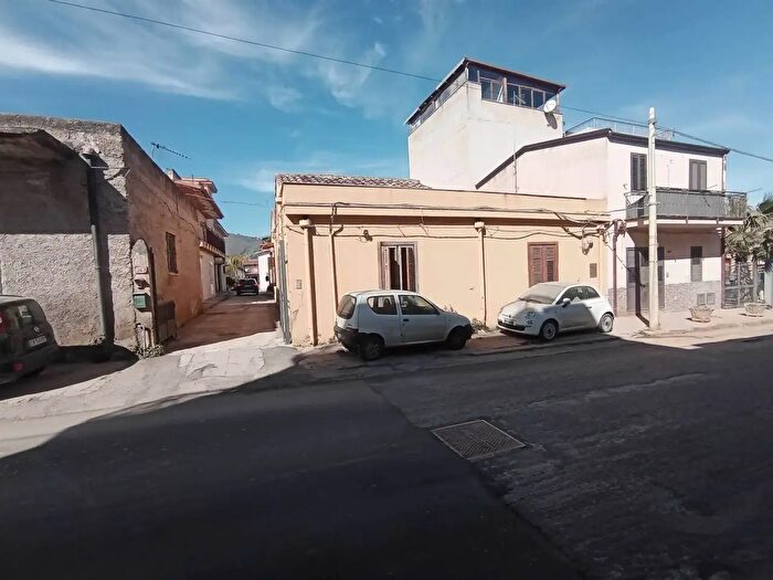 Appartamento trilocale in vendita in Via Villagrazia, Palermo