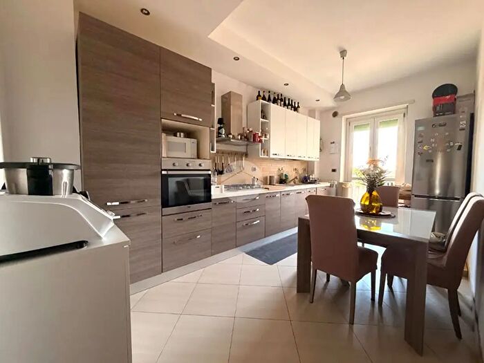 Appartamento trilocale in vendita in Via Bra, Nichelino