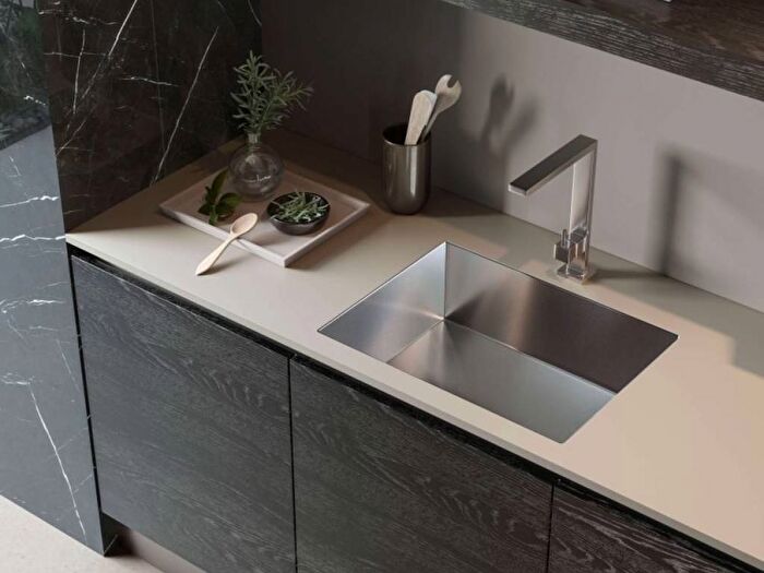 Appartamento quadrilocale in affitto in Via Francesco Emilei, Centro Storico, Verona