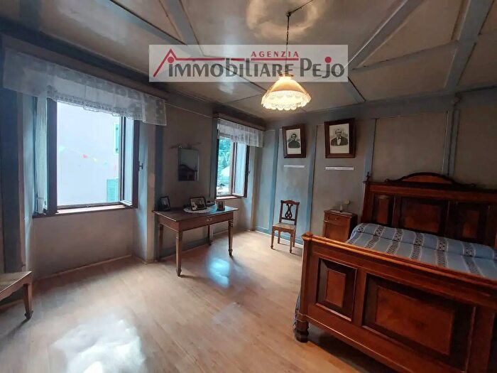 Casa con 13 locali in vendita in Via Roma, Peio