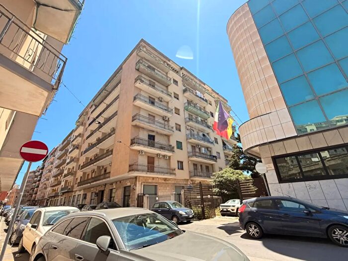 Appartamento con 5 locali in vendita in Piazza Adda, Siracusa