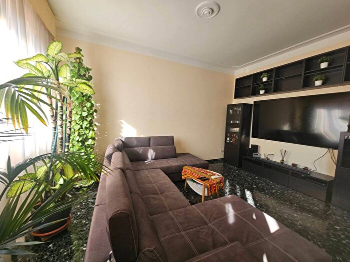 Appartamento con 5 locali in affitto in Via Francesco Puccinotti, Leopoldo Vittorio Emanuele Statuto, Firenze