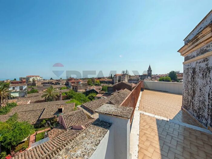 Casa con 16 locali in vendita in Mascalucia