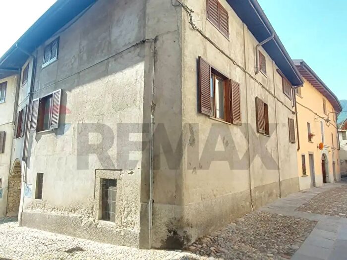 Appartamento quadrilocale in vendita in Via Borghetto, Castello Cabiaglio