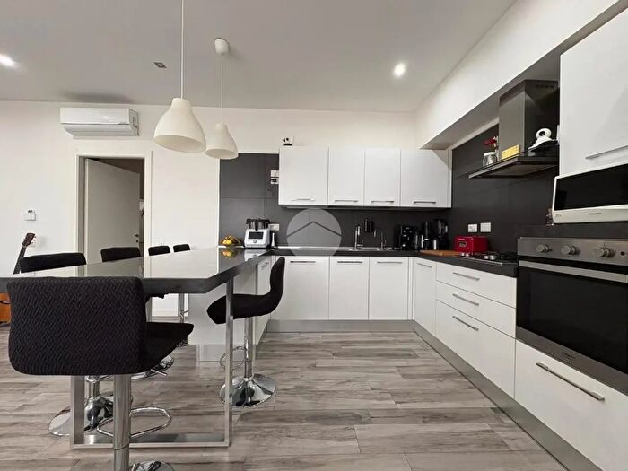 Appartamento con 5 locali in vendita in Via Pistoiese, Firenze