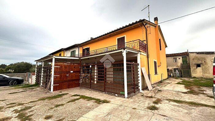 Casa con 6 locali in vendita in Via delle Pinete, Fucecchio