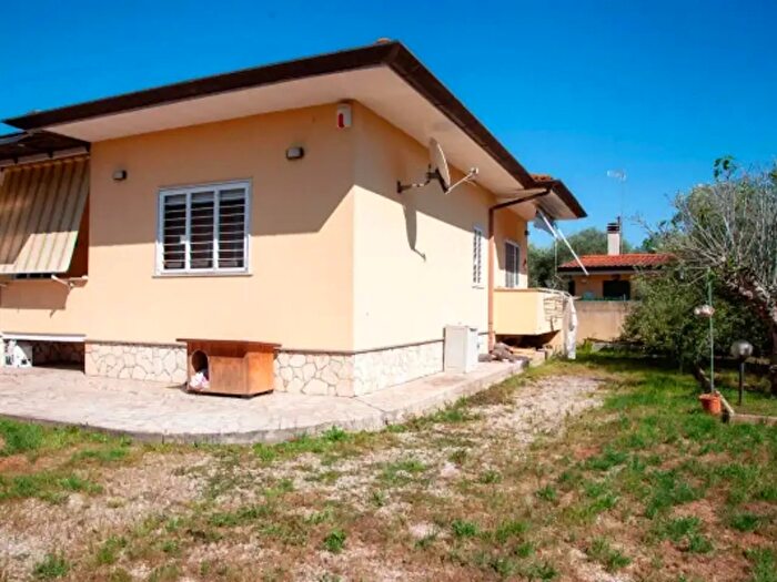 Casa quadrilocale in vendita in Strada Sabotino, Latina