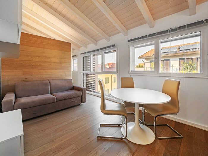 Appartamento bilocale in affitto in Piazza Giacomo Matteotti, Burago di Molgora