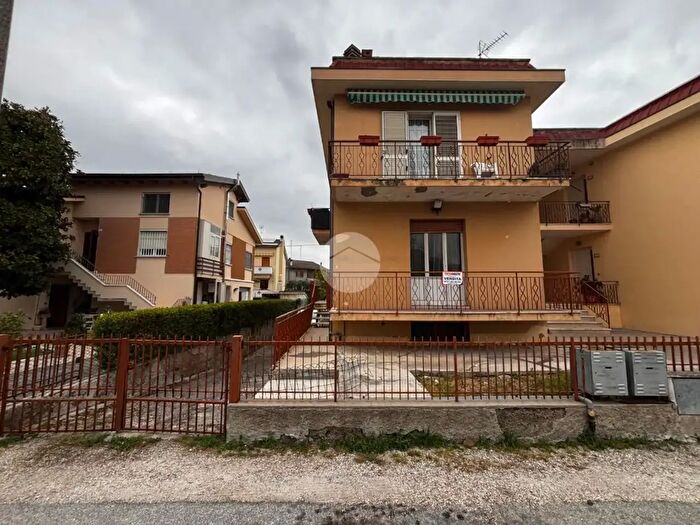 Appartamento quadrilocale in vendita in Via Bezzecca, Fano