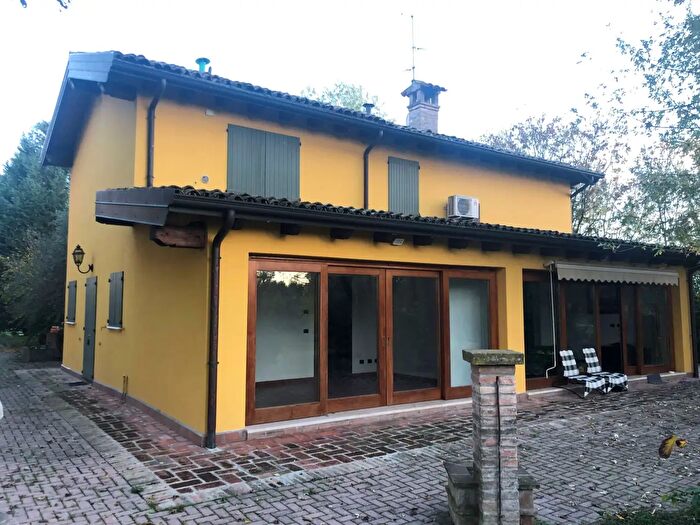 Casa con 5 locali in affitto in Modena