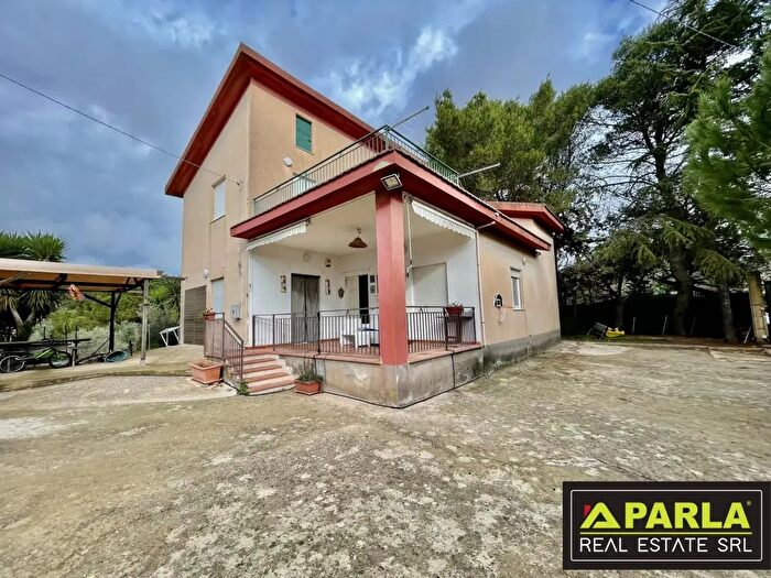 Casa con 6 locali in vendita in Via Costamante, Canicatti