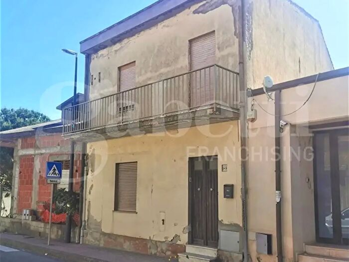Casa con 6 locali in vendita in Via Giovanni XXIII, Santa Giusta