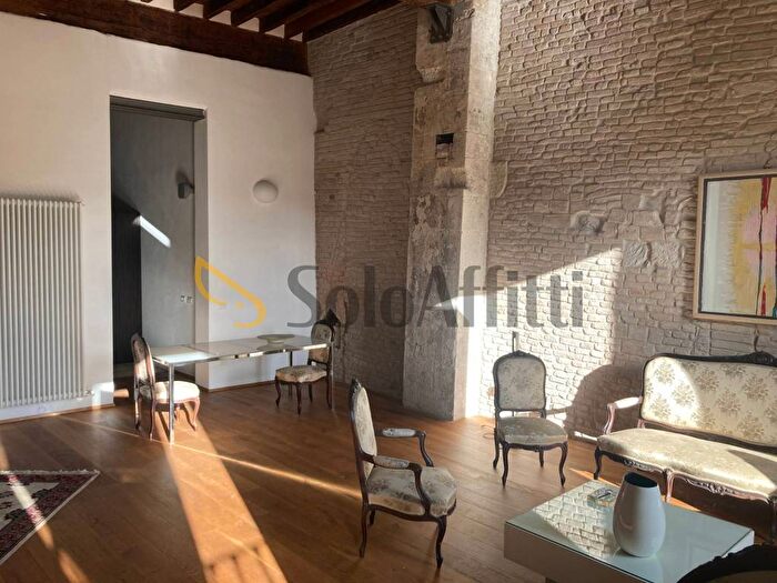 Appartamento trilocale in affitto in Lungarno Mediceo, San Francesco, Pisa