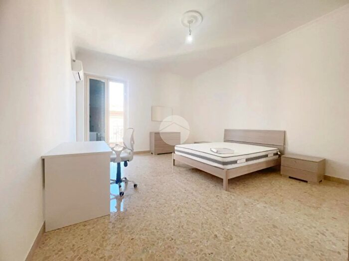 Appartamento con 5 locali in affitto in Via Antonio Marinuzzi, Palermo