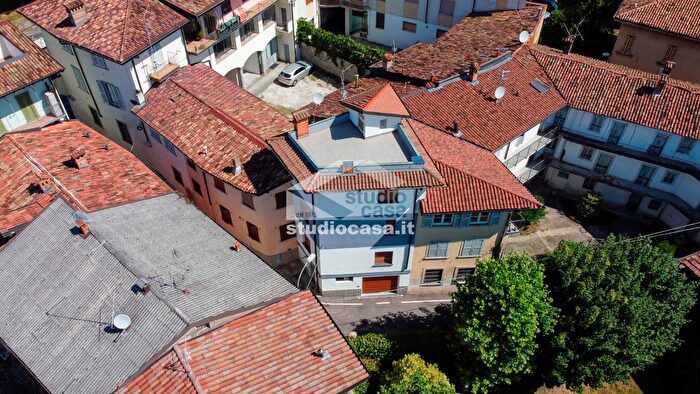 Casa quadrilocale in vendita in Via Manni, Albino