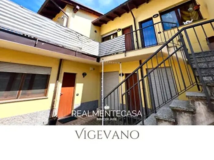 Appartamento trilocale in vendita in Via Oslavia, Vigevano