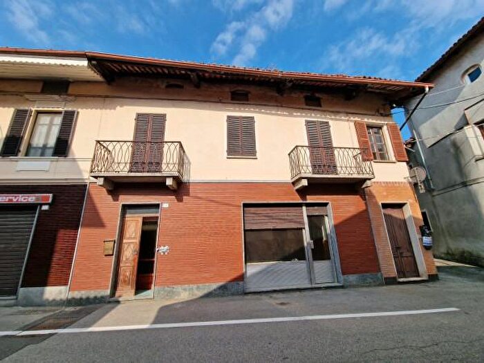 Casa con 6 locali in vendita in Via Vittorio Emanuele II, Vestigne