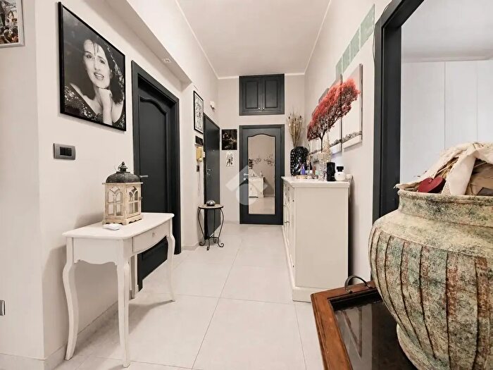 Appartamento trilocale in vendita in Via Ximenes, Follonica