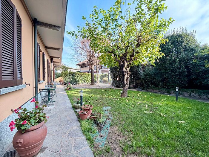 Casa con 7 locali in vendita in Via Trento, Corbetta