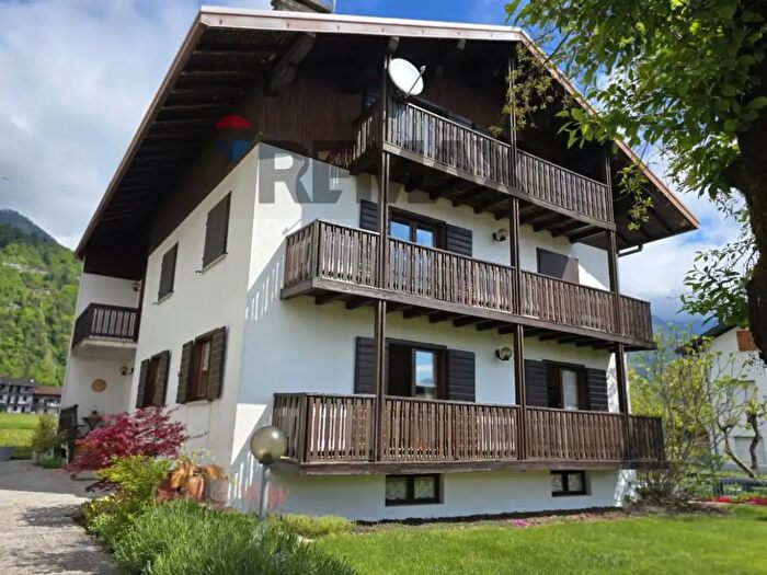 Casa con 11 locali in vendita in Lamon