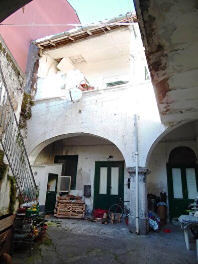 Casa con 7 locali in vendita in Via Farina, Baronissi