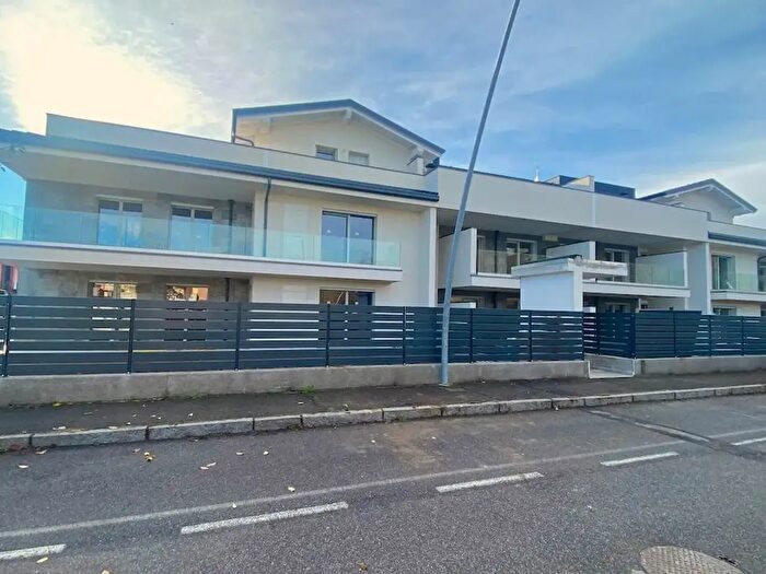 Appartamento trilocale in vendita in Via Carlo Alberto dalla Chiesta, Carvico