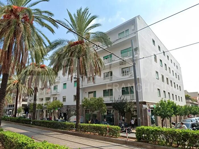Appartamento con 8 locali in vendita in Viale San Martino, Messina