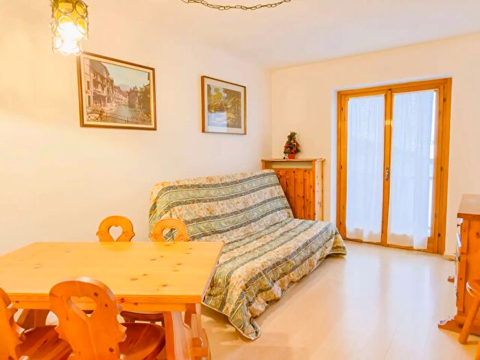 Appartamento bilocale in vendita in Piazza Emanuele Garrou Snc, Prali