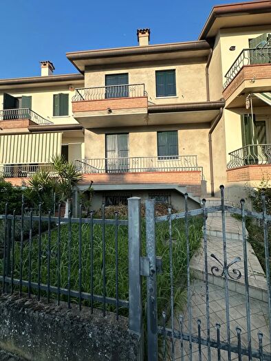 Casa con 5 locali in vendita in Via Roma, Due Carrare