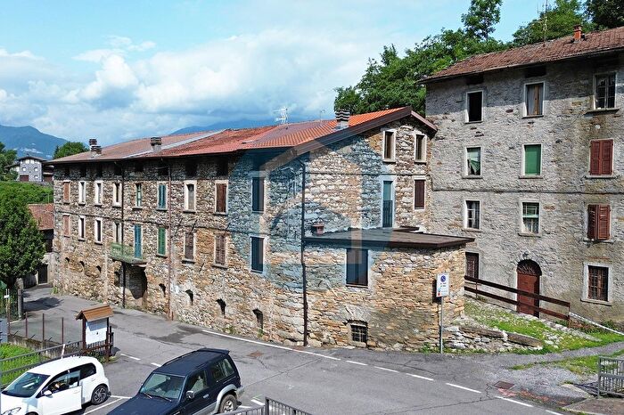 Appartamento bilocale in vendita in Via Crocedomini, Bienno