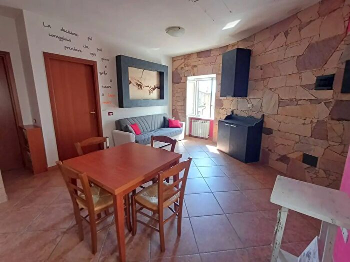 Appartamento trilocale in vendita in Via S Antonio, Caprarola