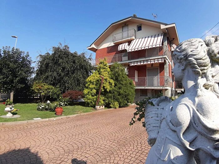 Appartamento quadrilocale in vendita in Via Fumeri Carmagnola, Carmagnola