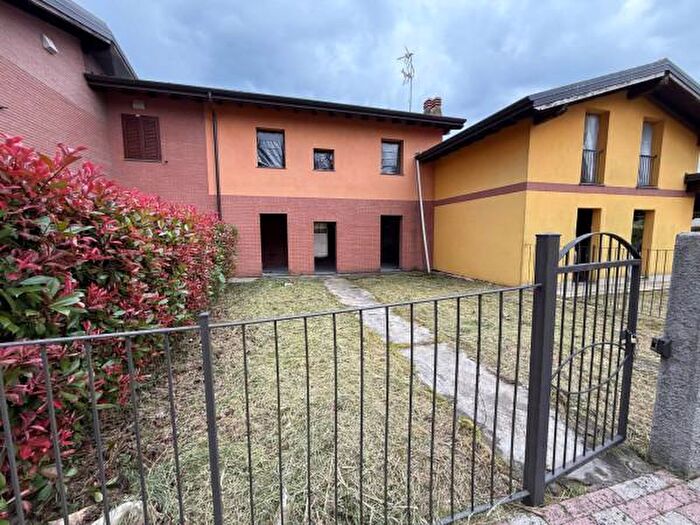 Casa con 6 locali in vendita in Via Mastri Muratori, Gornate Olona