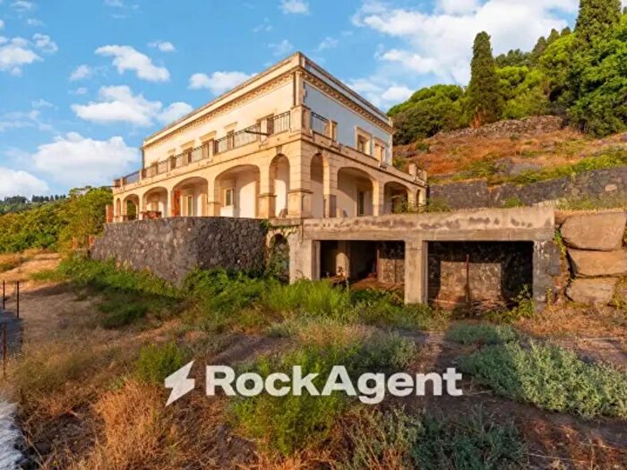 Casa con 6 locali in vendita in Valverde