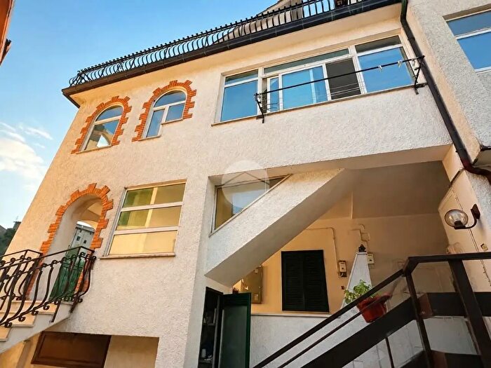 Appartamento con 5 locali in vendita in Via San Benedetto, Roiate
