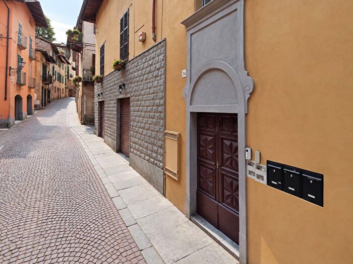 Appartamento trilocale in affitto in Via Palazzo di Città, Centro, Saluzzo