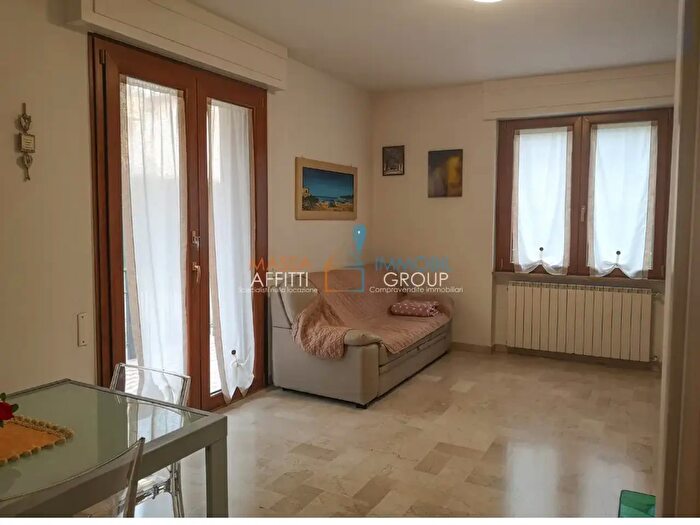 Appartamento quadrilocale in vendita in Via Marina Vecchia, Massa