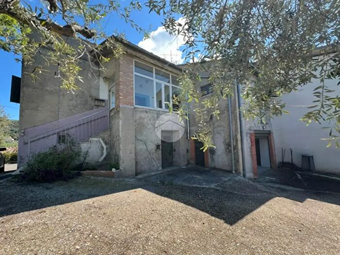 Casa con 6 locali in vendita in Vocabolo La Corte, Calvi Dell'Umbria