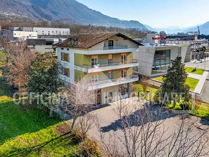 Appartamento con 5 locali in vendita in Via Nazionale Est, Berbenno Di Valtellina