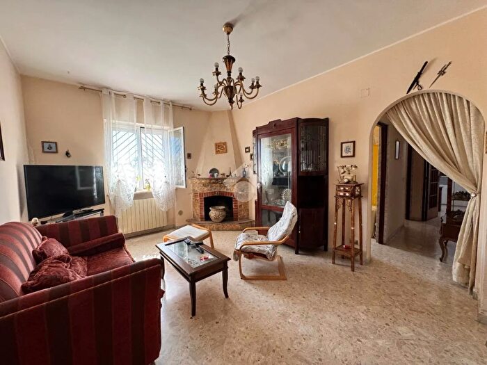 Casa con 5 locali in vendita in Vico XVII Modugno, Bari