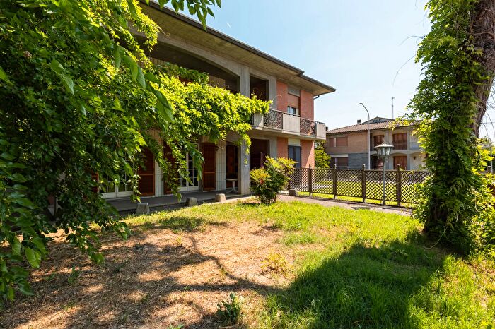 Casa con 8 locali in vendita in Via Giuseppe di Vittorio, Lugo