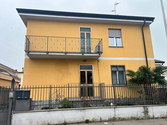 Casa con 7 locali in vendita in Via Adua, Cernusco Sul Naviglio