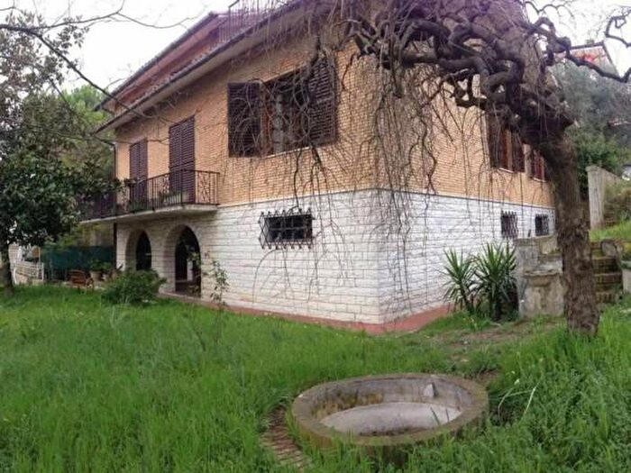 Casa con 6 locali in vendita in Viale Raffaello, Corinaldo