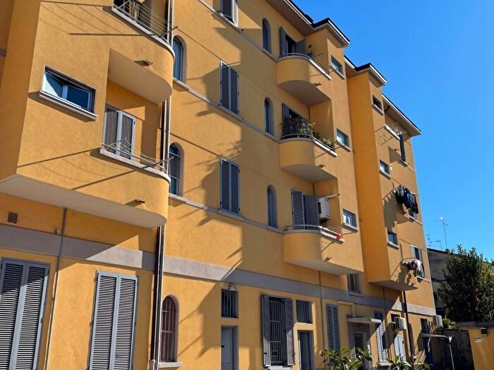 Appartamento trilocale in affitto in Via Asiago, Ponte Nuovo, Milano