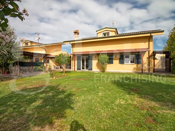 Casa quadrilocale in vendita in Via Umberto Saba, SantAngelo Romano
